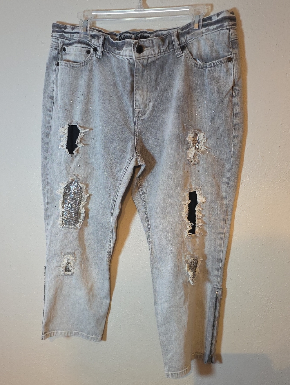 Bisou Bisou Women’s Light Gray Distressed Jeans with Sequin Patch 16